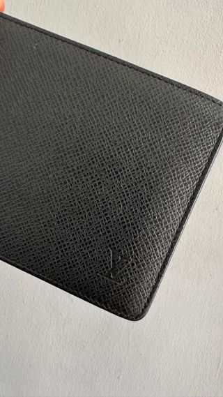 LOUIS VUITTON BILLETERA SLENDER PIEL TAIGA NEGRA 