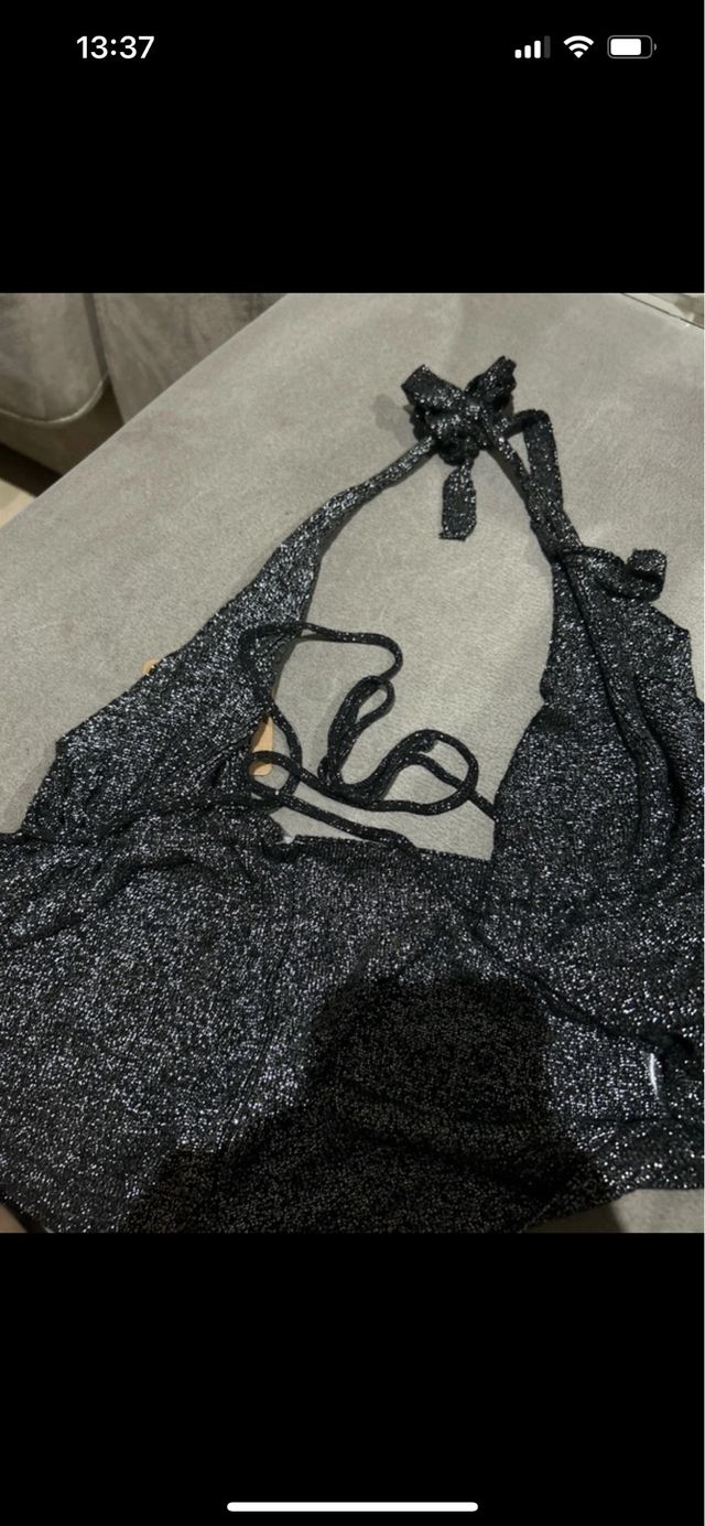 Top negro con brillo