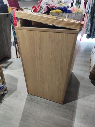 Mesa expositora madera - beige