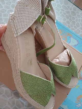 Cuñas/Alpargatas Alhamas verdes Talla 40. 
Sin est