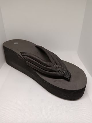Chanclas negras plataforma