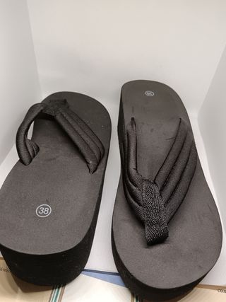 Chanclas negras plataforma