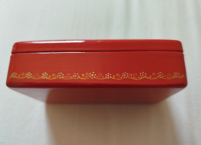 Caja Rusa Vintage Pintada a Mano