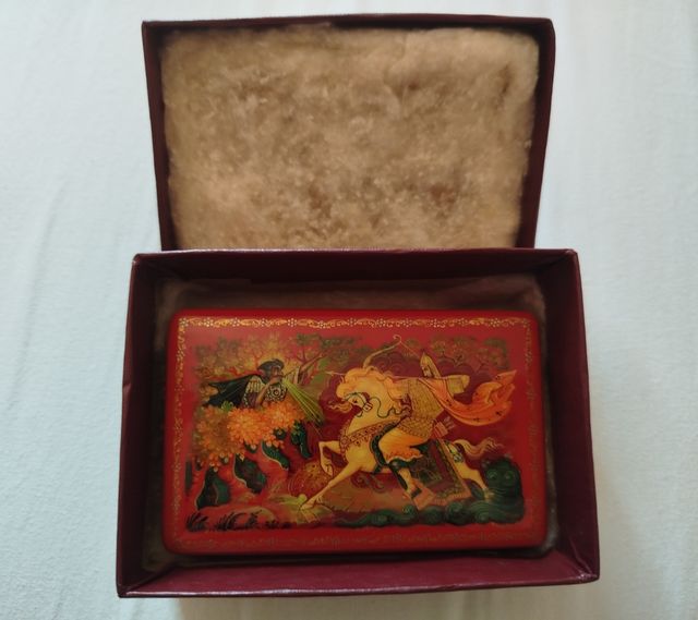 Caja Rusa Vintage Pintada a Mano