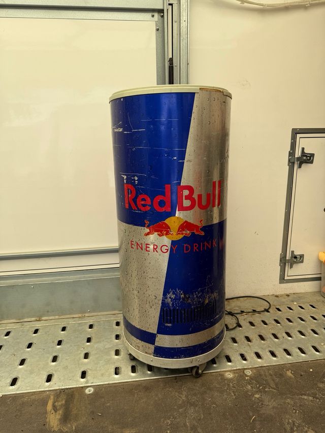 Nevera Red Bull lata
