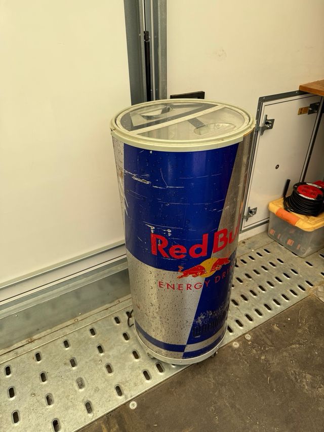 Nevera Red Bull lata
