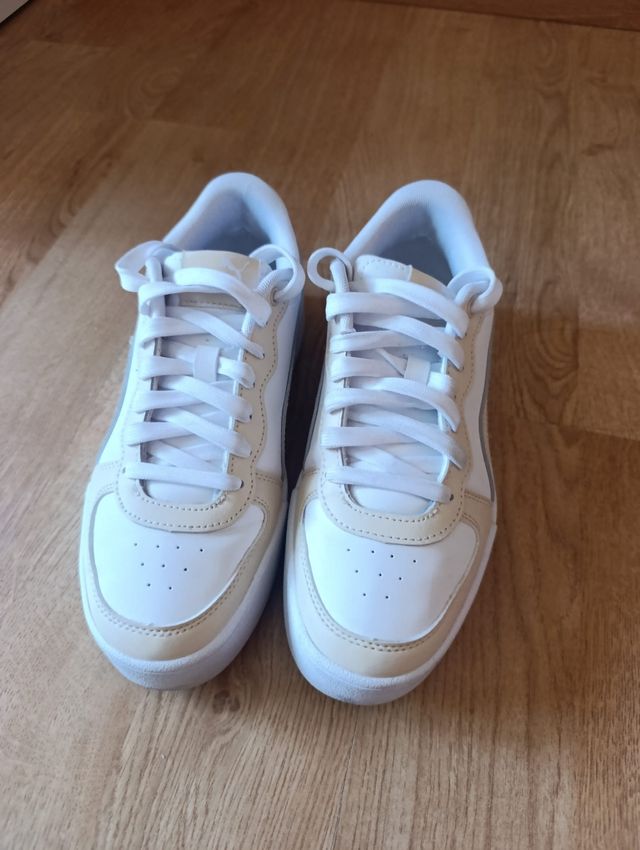 Zapatillas Puma blancas y beige. Perfecto estado.