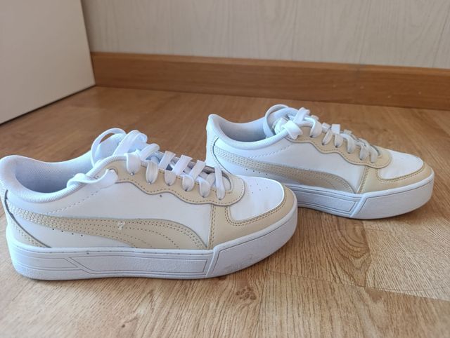 Zapatillas Puma blancas y beige. Perfecto estado.