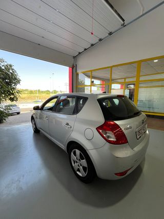 KIA CEED  2011 DIESEL 