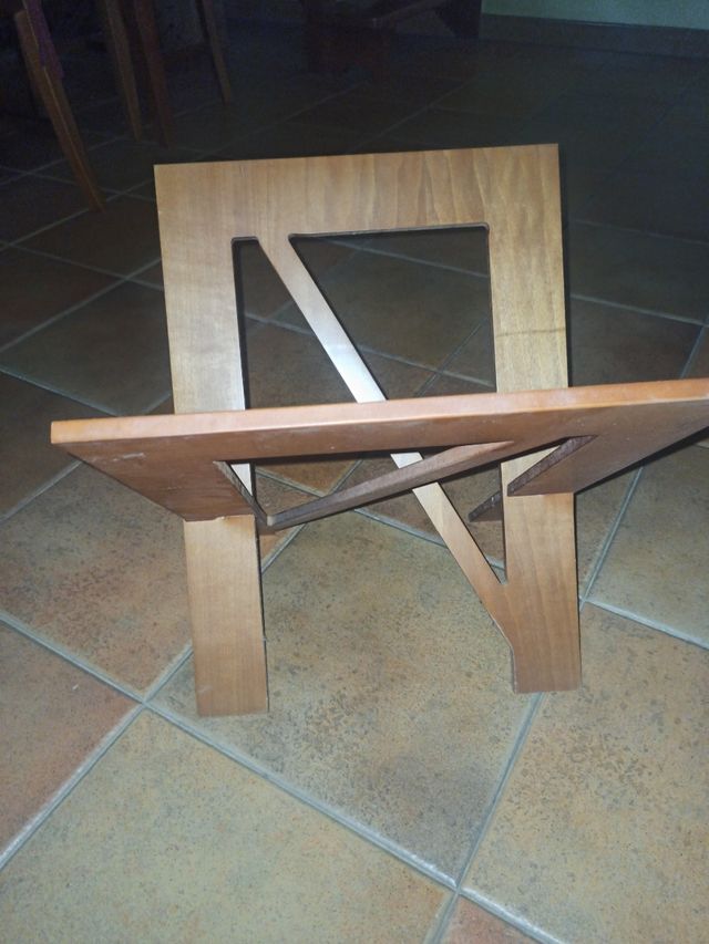 Revistero madera marrón