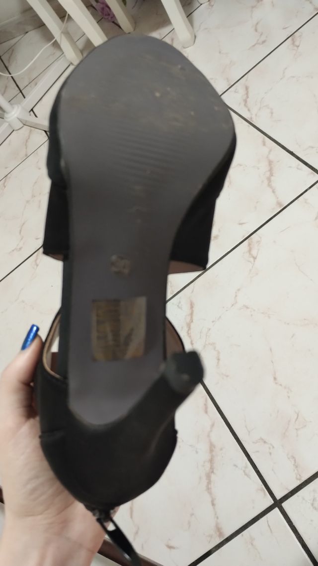 Scarpe con tacco a spillo