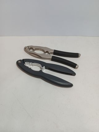 Cascanueces: 2 ud. Metal y plástico