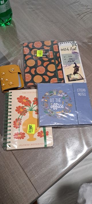 Set di quaderni nuovi,porta carte,biglietti 