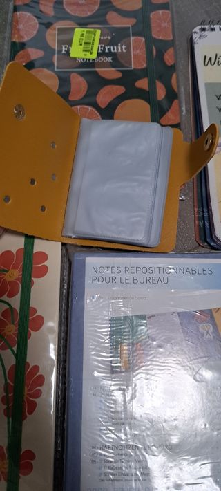 Set di quaderni nuovi,porta carte,biglietti 