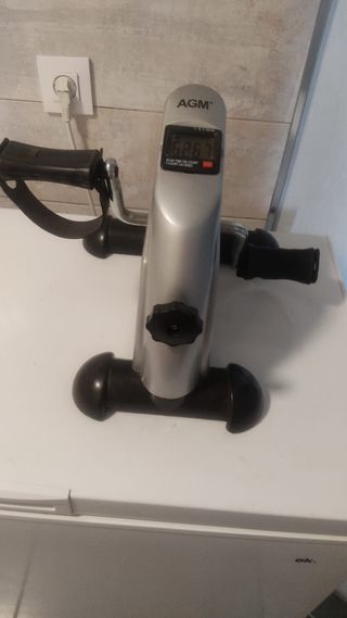 Bicicleta estática AGM - ejercicio piernas