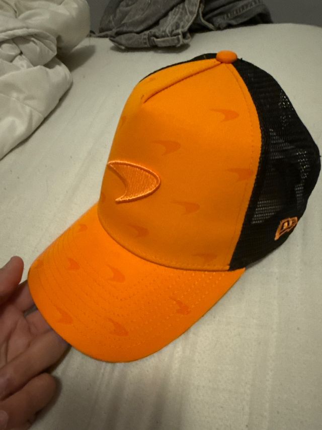 Gorra McLaren naranja-negra