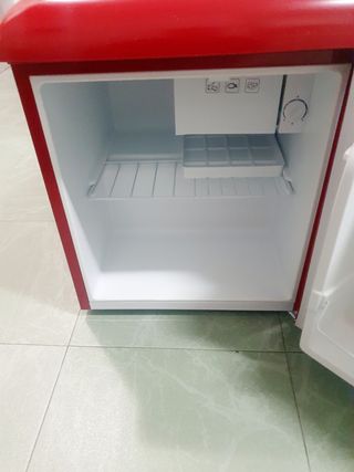 Nevera roja Cecotec retro