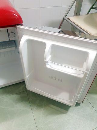 Nevera roja Cecotec retro