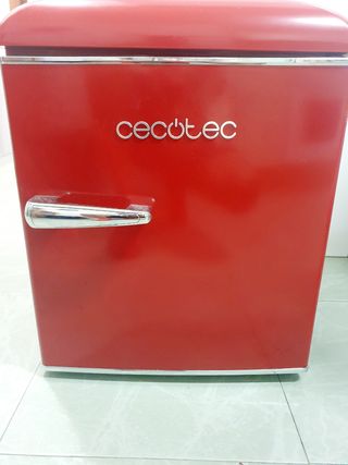 Nevera roja Cecotec retro