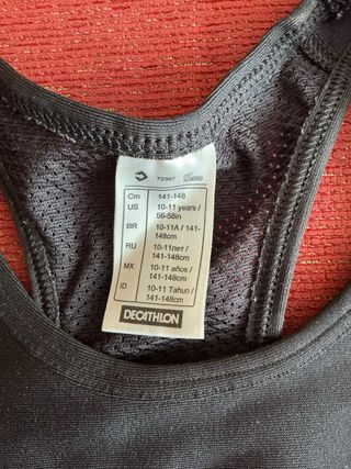 Top deportivo Decathlon talla XXS