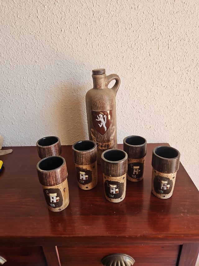 Antiguo juego licor - Botella y 6 vasos