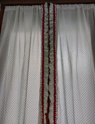 2 Tende lunghe. Misure: 60x230 cm