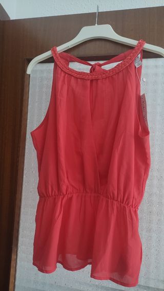 Blusón rojo coral, sin mangas - T. M - A estrenar 