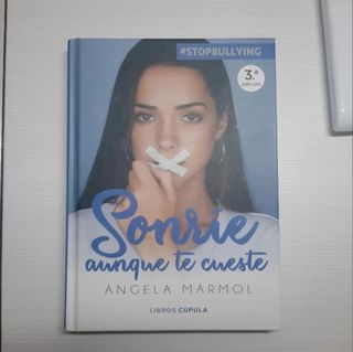 Libro "Sonríe aunque te cueste" de Ángela Mármol