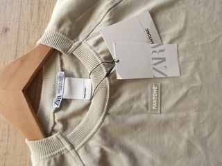 Camiseta sin estrenar Zara - Pantone 