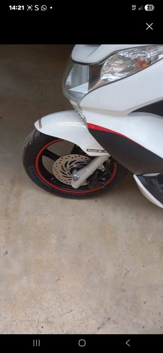 Honda PCX 125 blanca