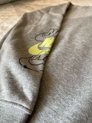 Sudadera gris