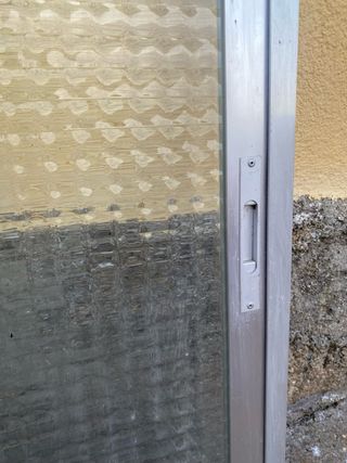 Ventana corredera aluminio gris