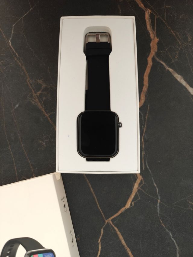 Smartwatch quadrato nero