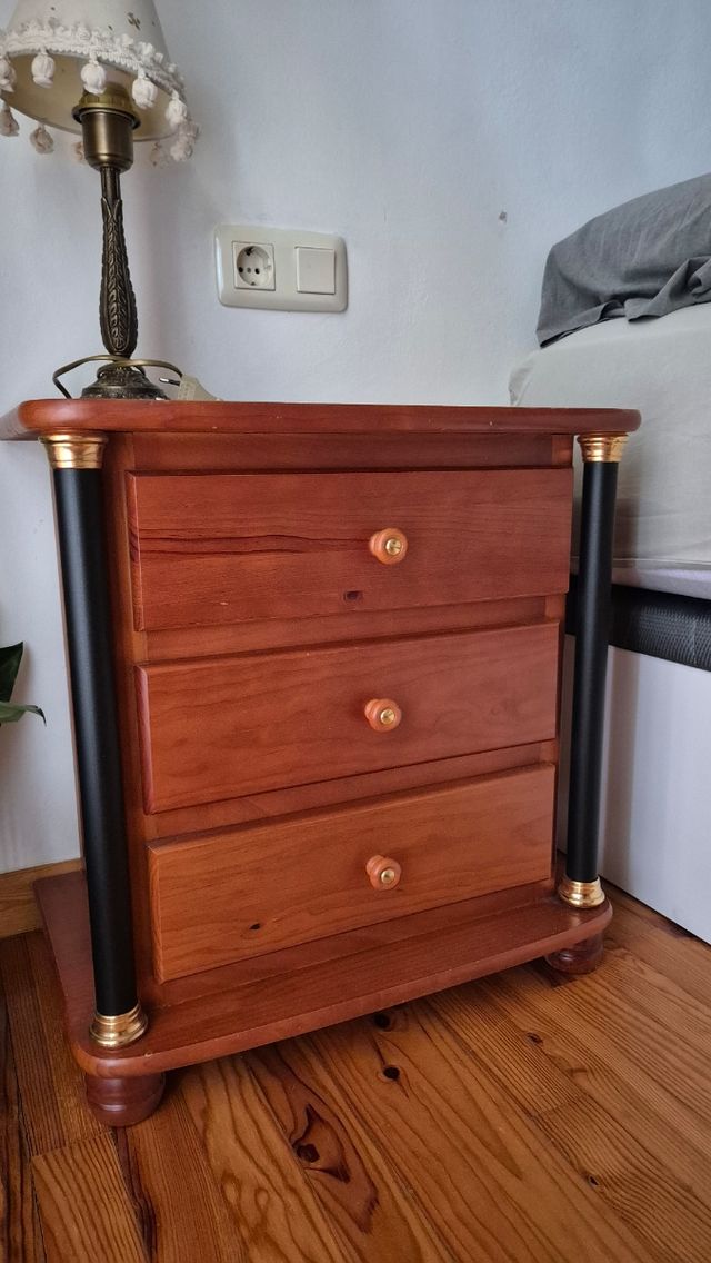 2 Mesitas de noche 3 cajones - Madera y metal