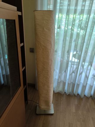 Lampara Ikea pie beige