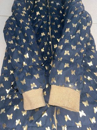 Chaqueta niña | Pluma dorada
Talla 9-10 