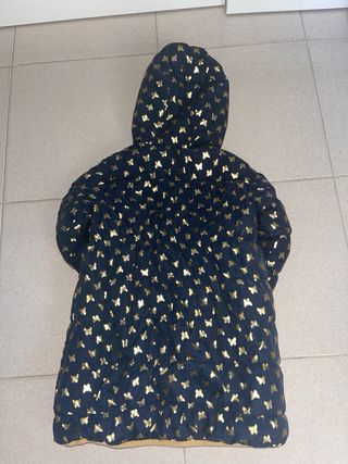 Chaqueta niña | Pluma dorada
Talla 9-10 