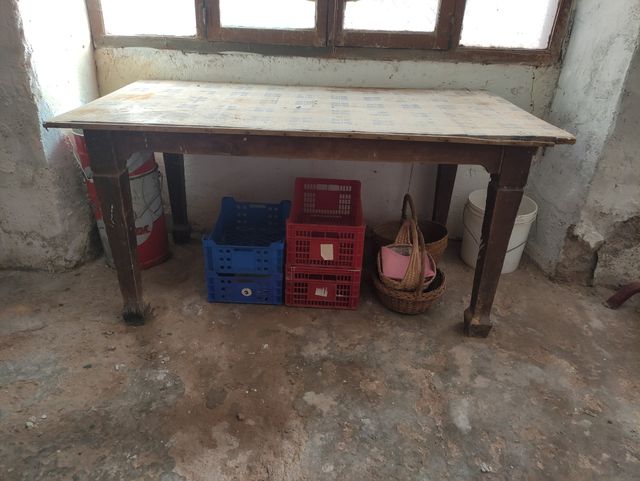 Mesa antigua de madera