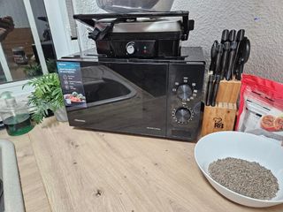 Microondas Hisense H20MOBP1G con Grill