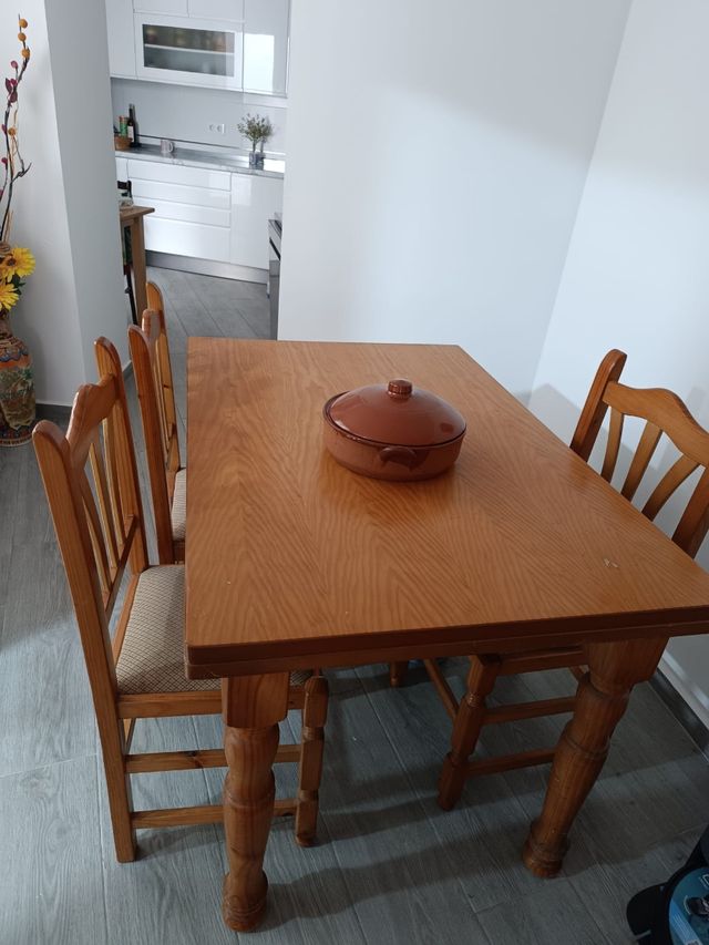 Mesa comedor madera extensible + 3 sillas