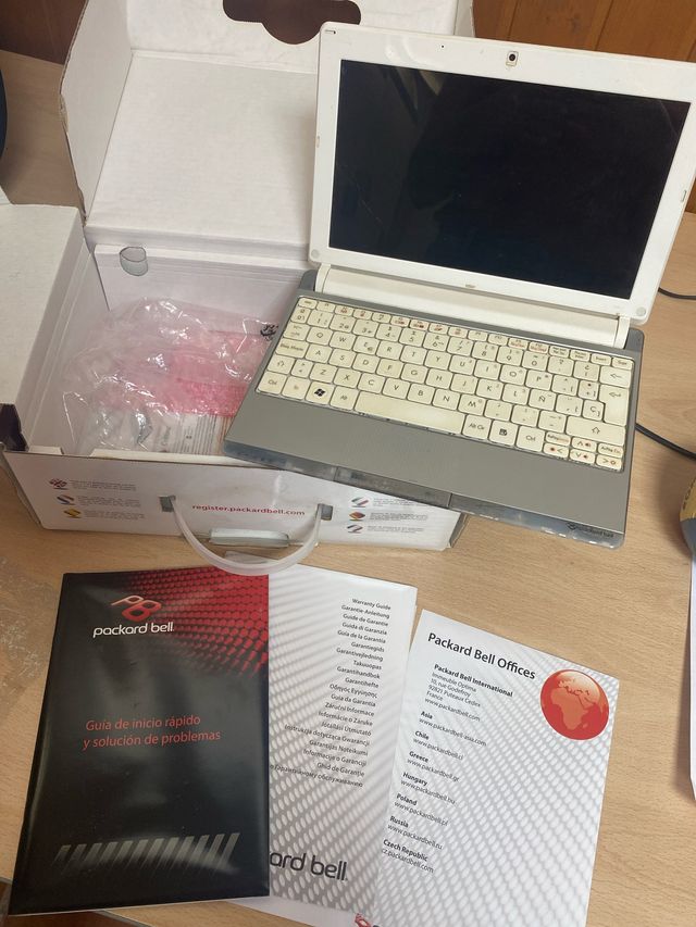 Portátil Packard Bell pequeño para reparar