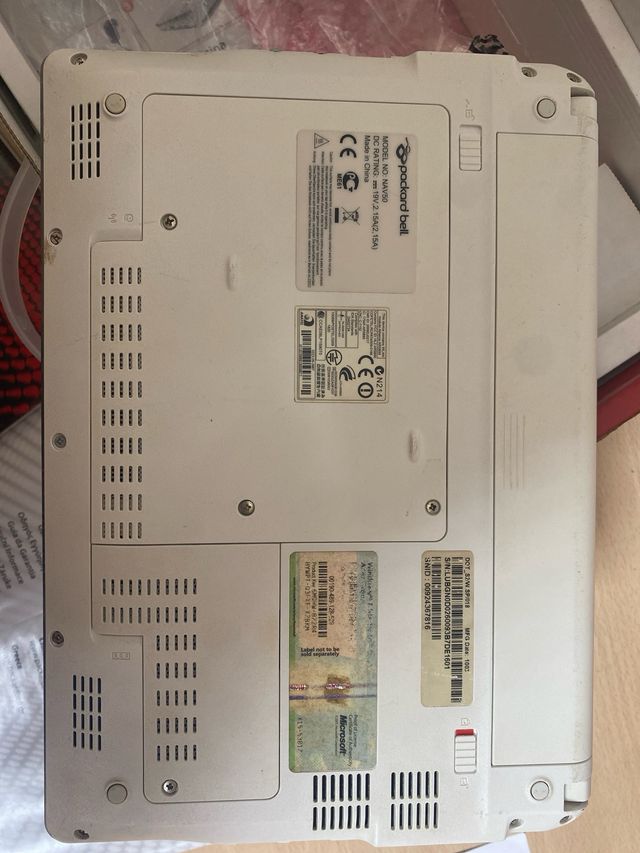 Portátil Packard Bell pequeño para reparar