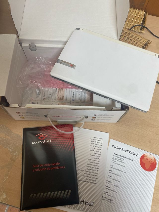 Portátil Packard Bell pequeño para reparar