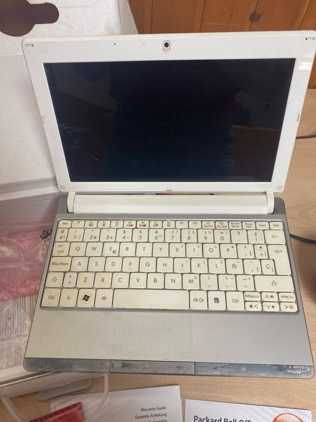 Portátil Packard Bell pequeño para reparar