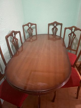 Mesa y sillas 