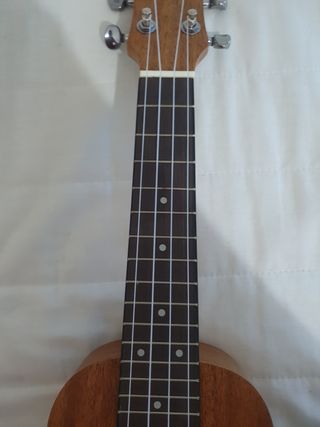 Ukulele 1 by One + Afinador