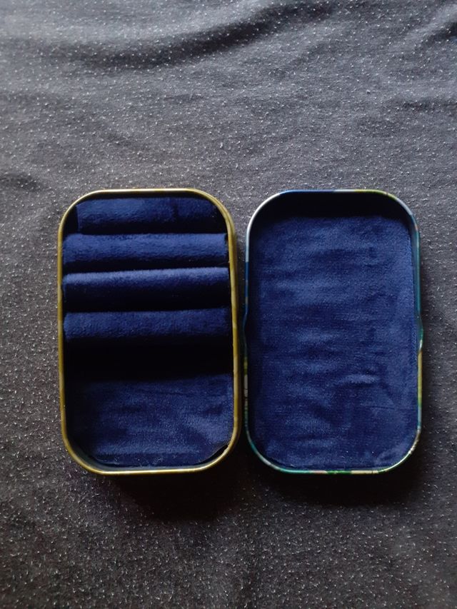 Caja metálica Pokémon