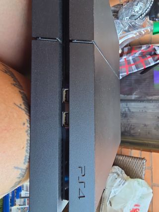 PS4 (PlayStation 4) CUH-1216B + 2 mandos +6 juegos