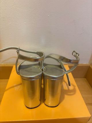 Zapatos tacón plateado