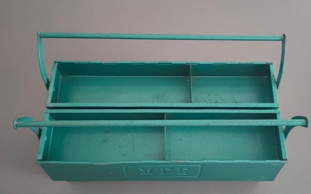 Caja herramientas vintage Ale.